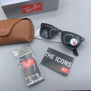 Ray-Ban Wayfarer Tortoise Green Polarized Sun Glasses ORB2140 NIB